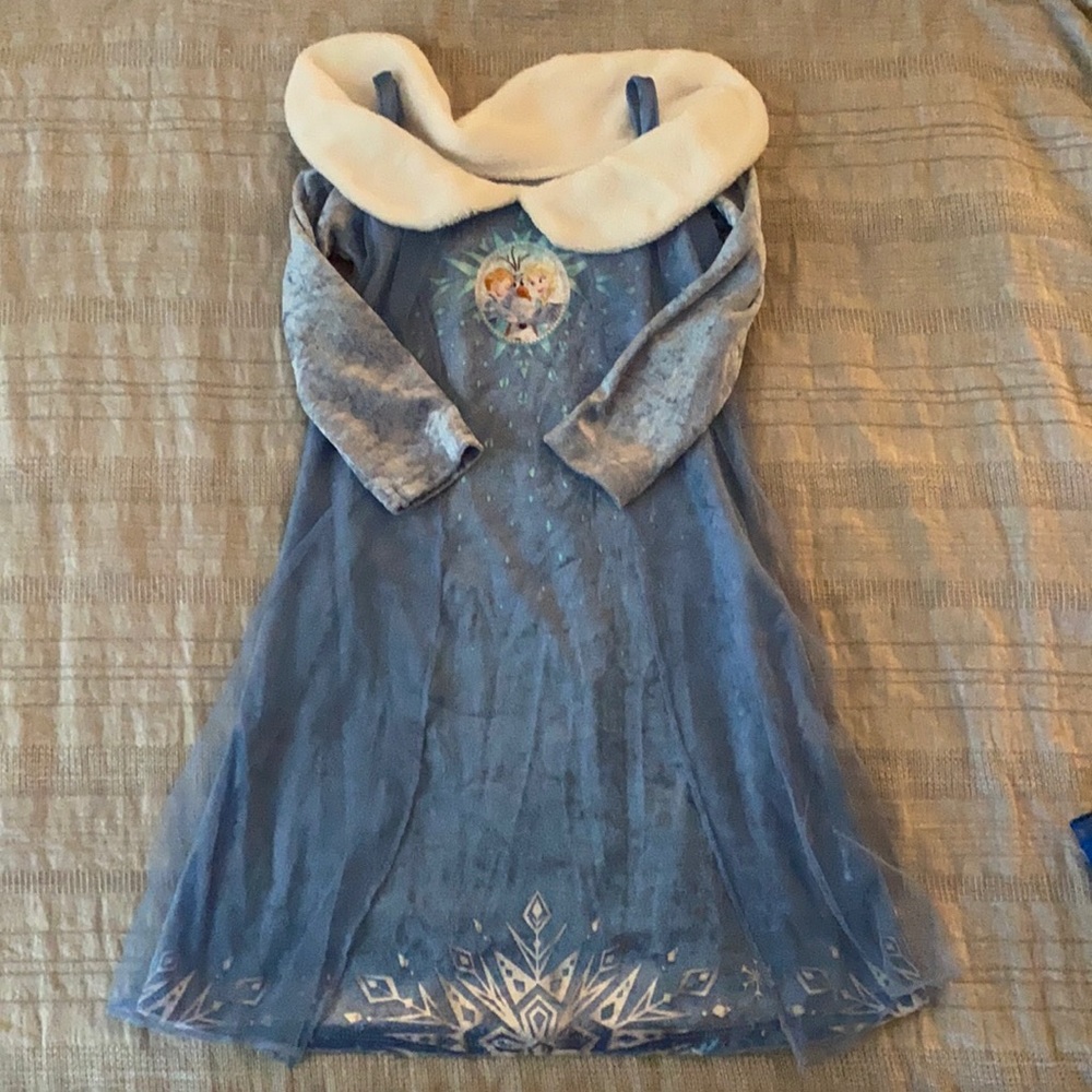 2T Disney Frozen night gown Elsa